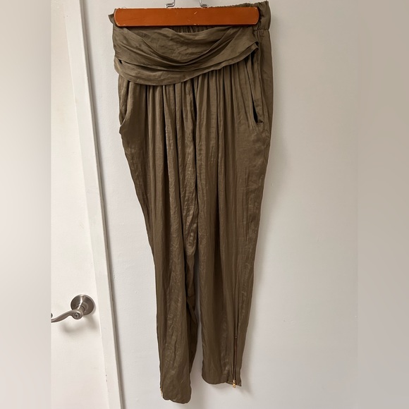 Zara olive green loose fit pants, size xsmall - Picture 2 of 4